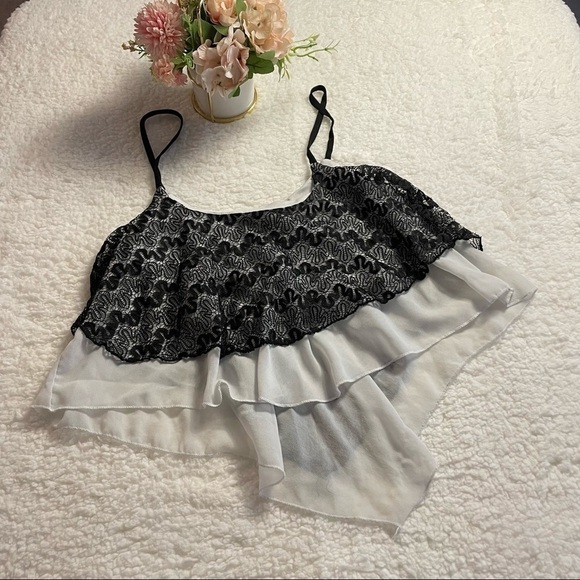 ✅HOST Pick✅ Stoosh Handkerchief Top, Small - Picture 2 of 8